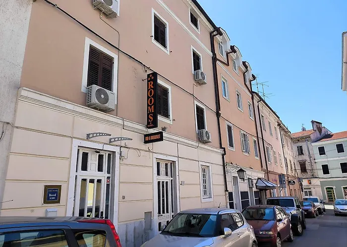 Alojamento de Acomodação e Pequeno-almoço Omir Pula