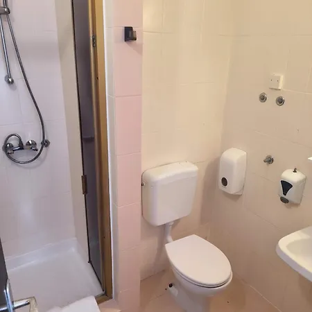 Omir Bed and Breakfast Πούλα