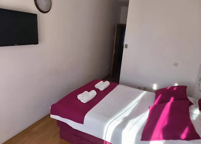 Omir Nocleg ze śniadaniem 3*